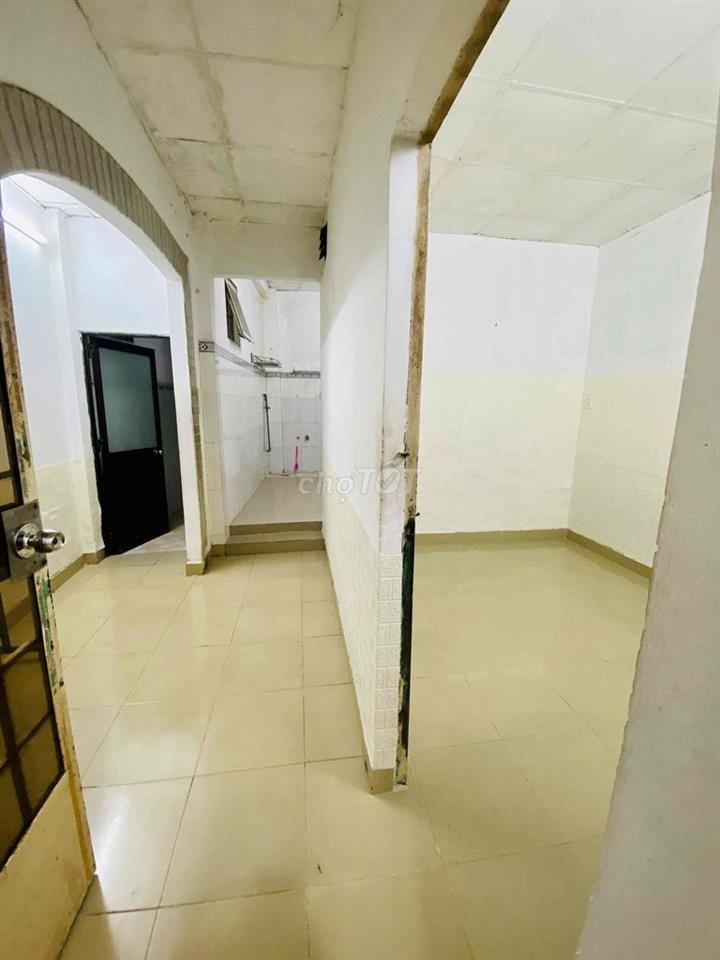 🍒 Cho thuê nhà trệt 80m2 có cổng sân, 5’ tới Q1