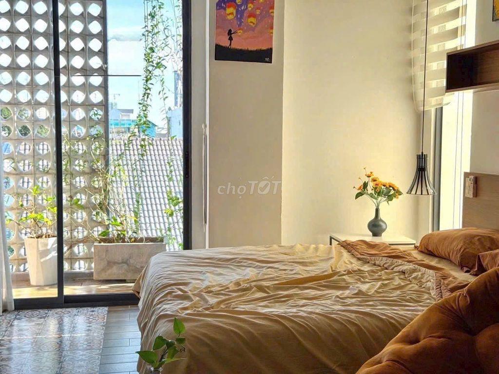 Cho thuê căn hộ ban công-ĐH Swinburne/ĐH Gia Định/Sân Bay Tân Sơn Nhất