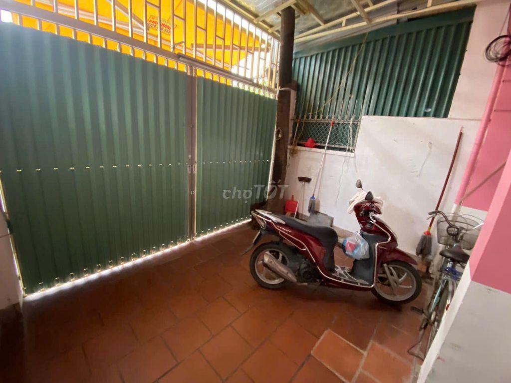 Chính chủ cho thuê nhà DT 12 m2 mặt phố Khương Thượng, tiện KD gần chợ