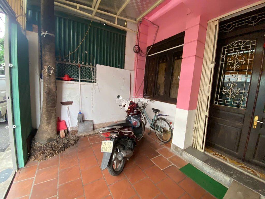 Chính chủ cho thuê nhà DT 12 m2 mặt phố Khương Thượng, tiện KD gần chợ