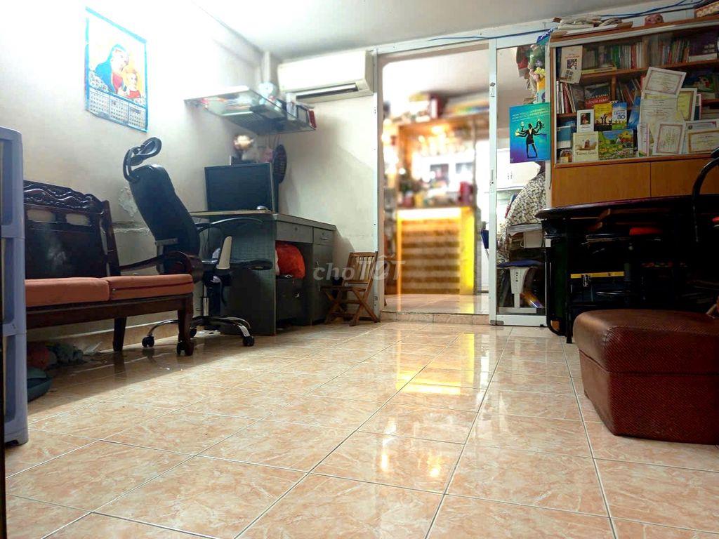 Chuyển nhượng gấp nhà đường Khánh Hội Q4, DTSD 80m2, Sổ sẵn 3.6 Tỷ.
