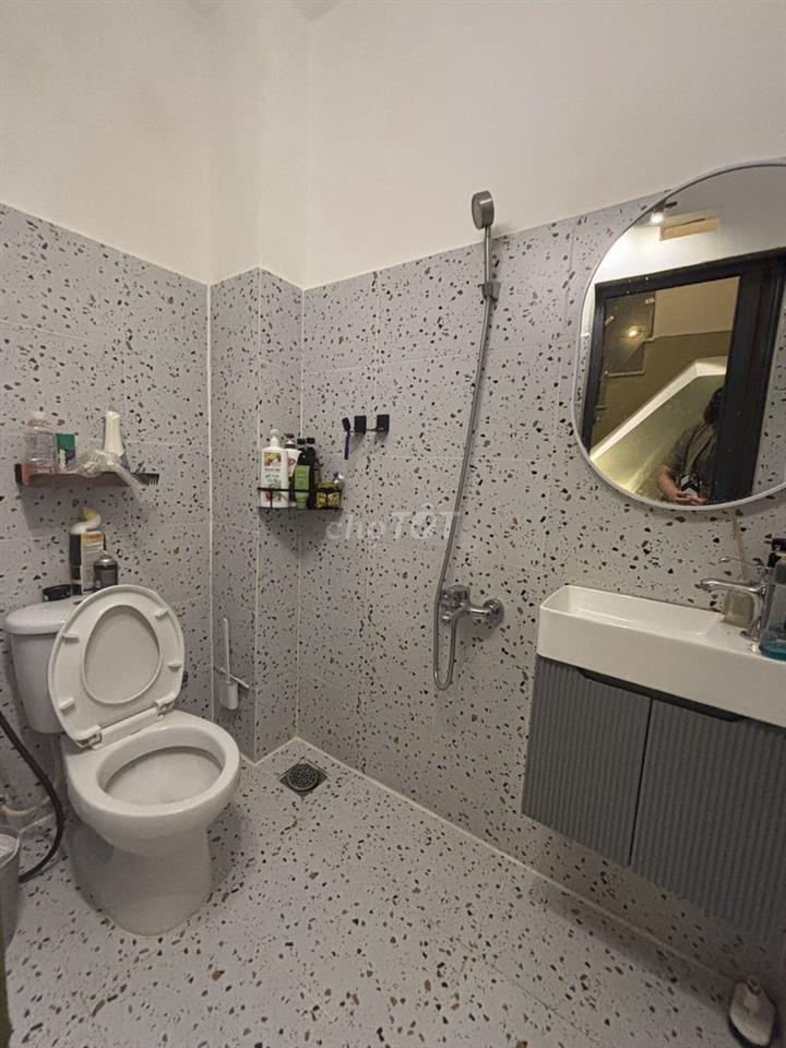 Nhà cần bán gấp 1 trệt 3 tầng, 4PN, 3WC, Hẻm xe hơi 6m