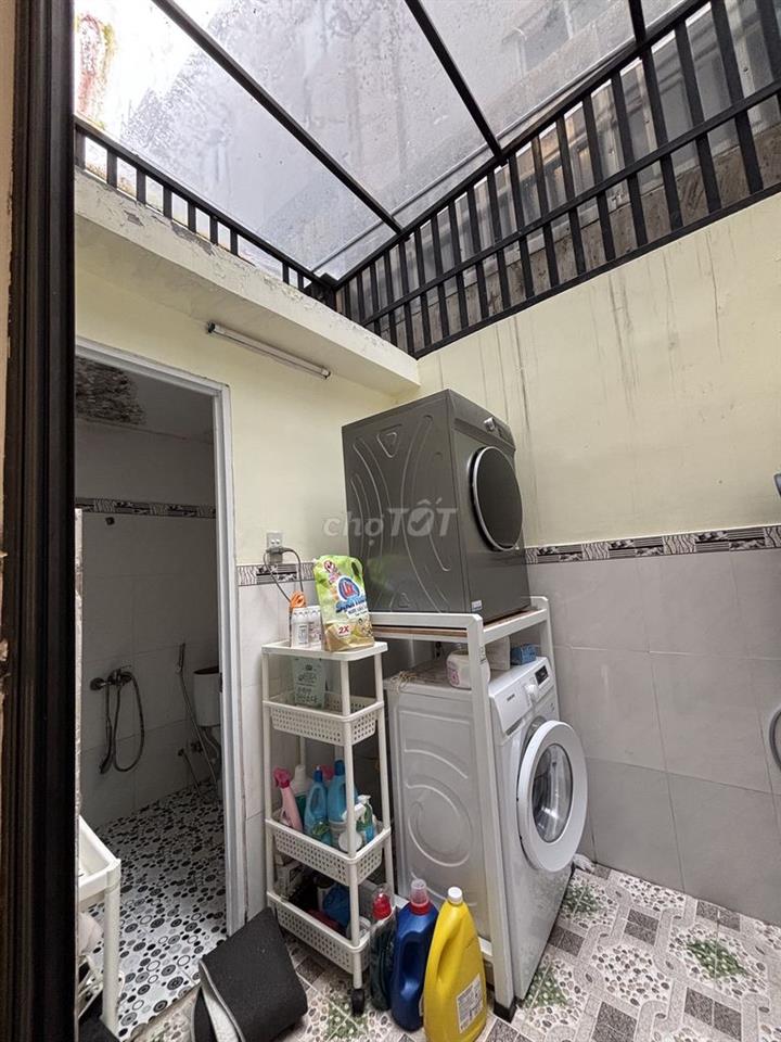 Nhà cần bán gấp 1 trệt 3 tầng, 4PN, 3WC, Hẻm xe hơi 6m