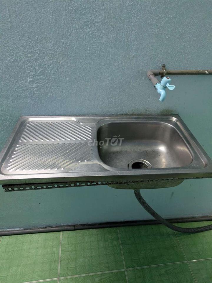 Cho thuê 1 phòng trong nhà nguyên căn