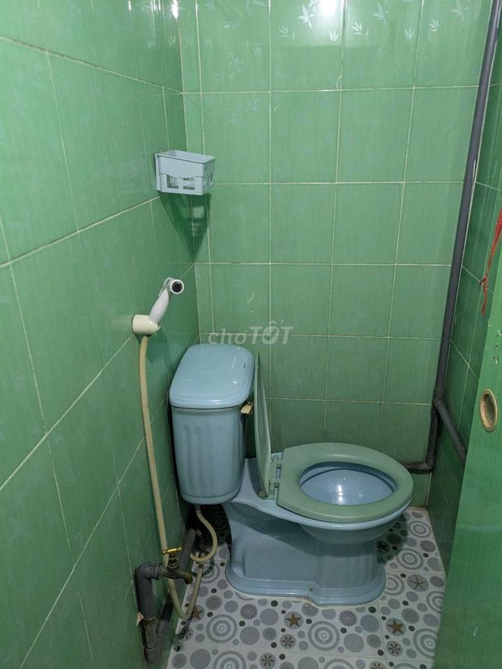 Cho thuê 1 phòng trong nhà nguyên căn