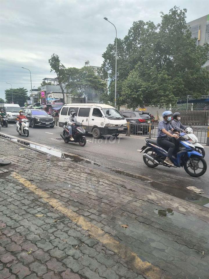 Nhà mặt tiền đường Phạm Hùng cần bán 