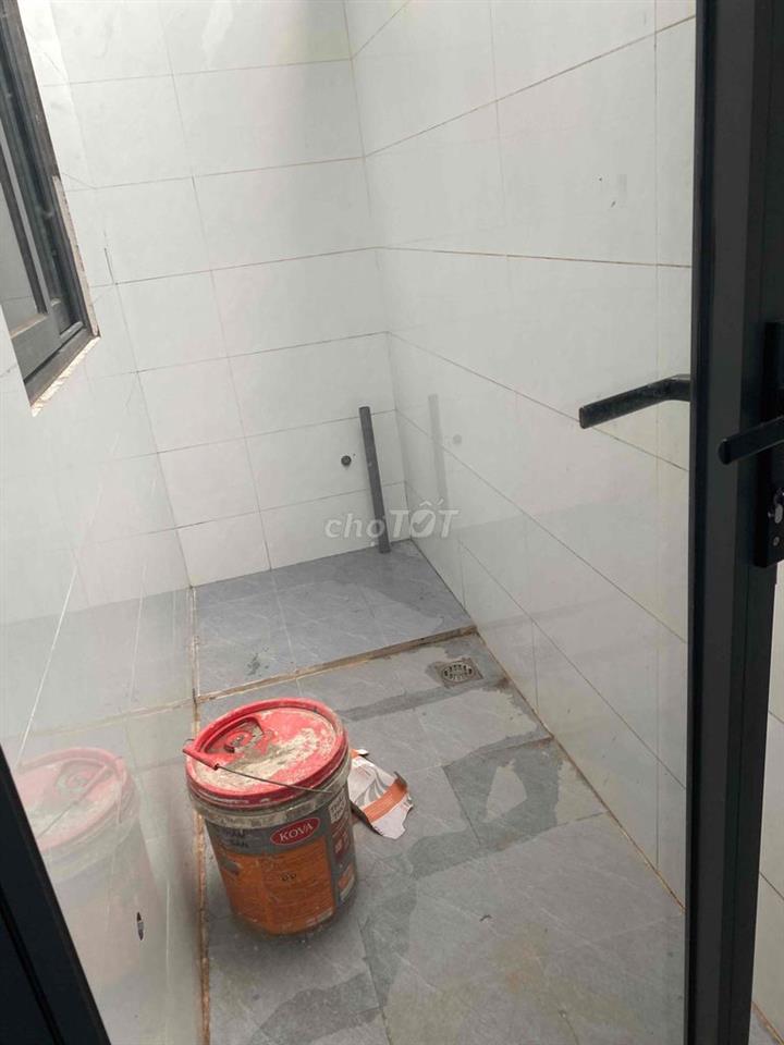 Cho Thuê Nhà Nguyên Căn Mới Xây Ngay Chợ Long Trường giá 5tr
