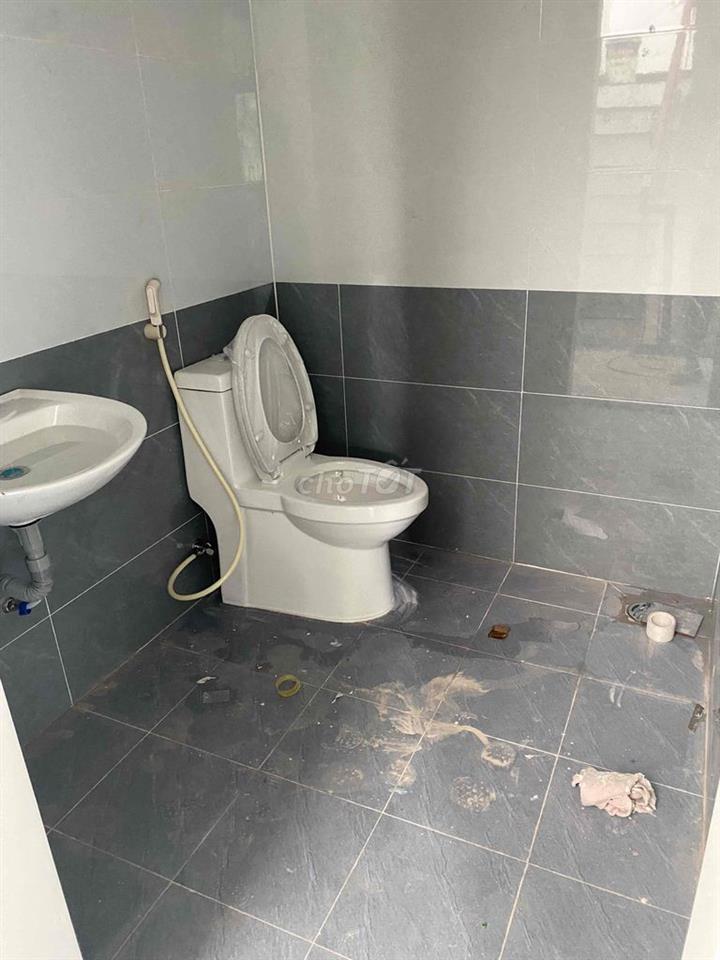 Cho Thuê Nhà Nguyên Căn Mới Xây Ngay Chợ Long Trường giá 5tr