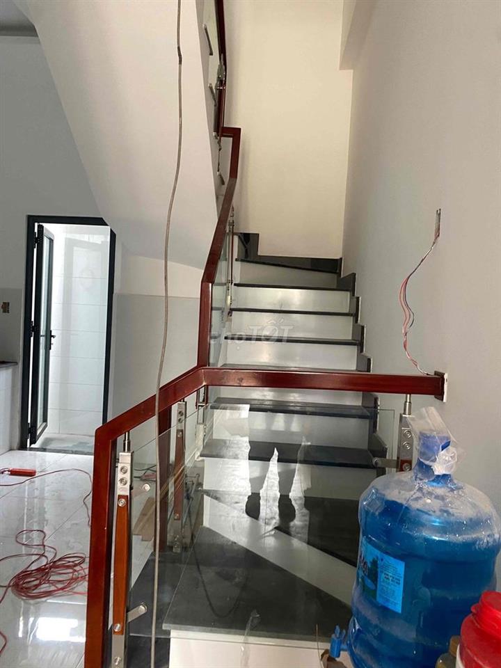 Cho Thuê Nhà Nguyên Căn Mới Xây Ngay Chợ Long Trường giá 5tr