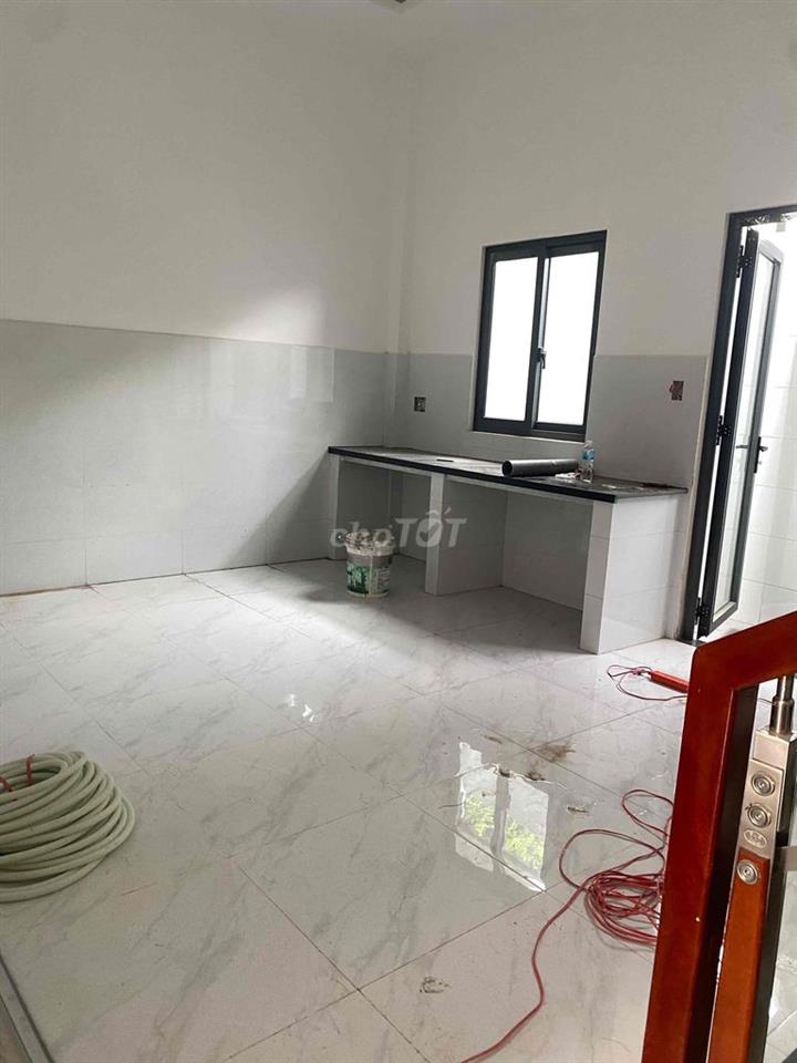 Cho Thuê Nhà Nguyên Căn Mới Xây Ngay Chợ Long Trường giá 5tr