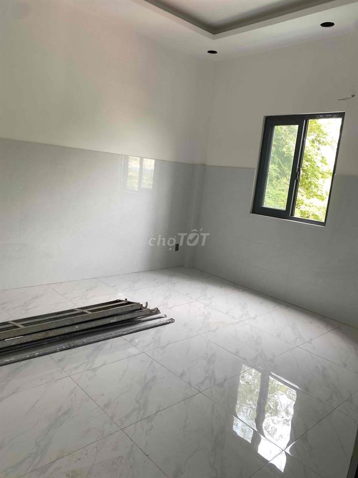 Cho Thuê Nhà Nguyên Căn Mới Xây Ngay Chợ Long Trường giá 5tr