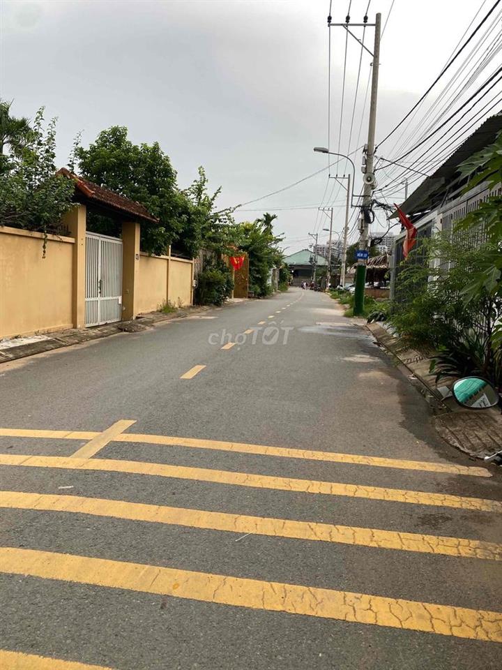 Cho Thuê Nhà Nguyên Căn Rộng rãi Gần Chợ Long Trường.Q9