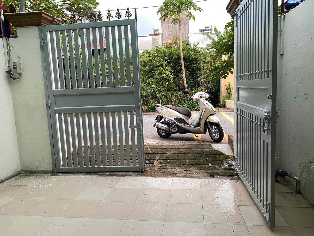 Cho Thuê Nhà Nguyên Căn Rộng rãi Gần Chợ Long Trường.Q9