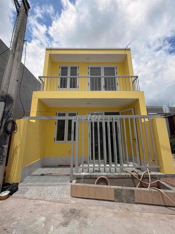 Nhà sổ hồng hoàn công