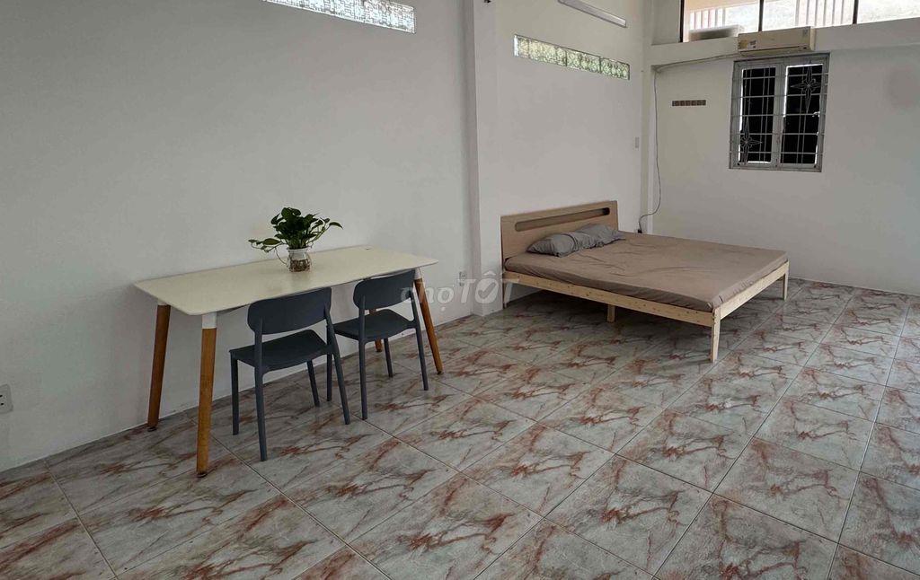 Phòng rộng Lạc Long Quân
