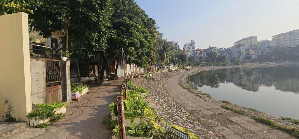 Bán nhà 2 mặt tiền, 1 mặt view hồ