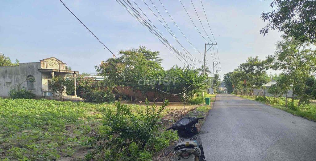 cần bán miếng đất thổ cư mặt tiền đường trong