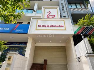 🏢 Cho Thuê Tòa Nhà MT Lê Văn Sỹ Phú Nhuận - Hầm Xe Rộng, Thang Máy Mới