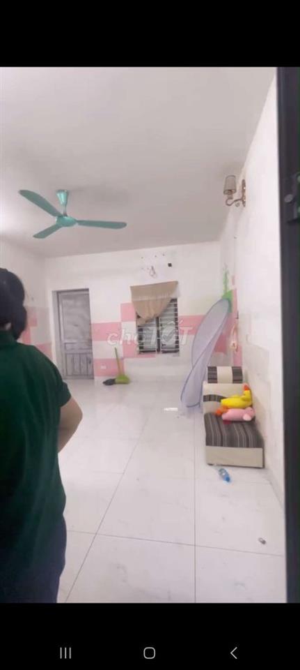 Trống tầng 1 nhà ở 374 Âu Cơ