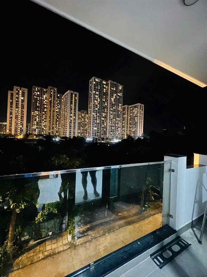 Cho thuê nhà đối diện VINHOMES GRAND PARK