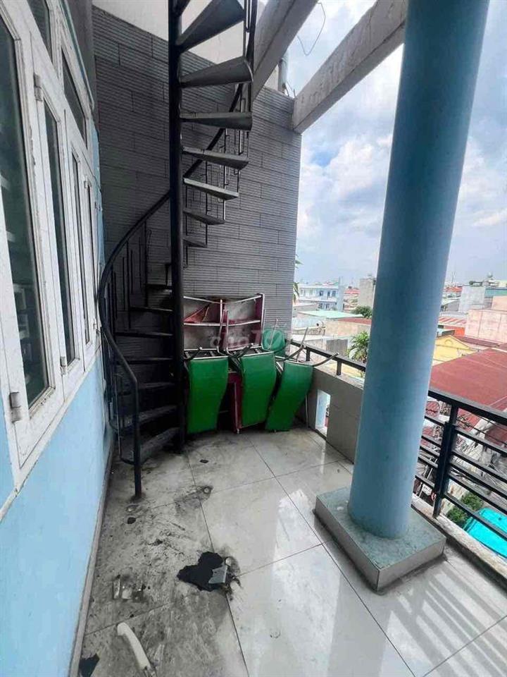 Cho Thue nhà mặt tiền dường phước Long A ---Gần XLHN