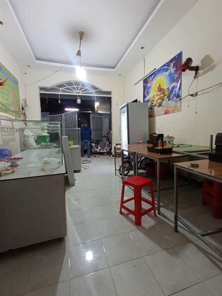7tr
cho thuê mặt tiền đường số khu Gò xoài 
DT. 4*18 đúc lửng có 1 p