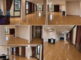 Văn phòng tầng 3 120m2 mặt phố Lê Thanh Nghị HN