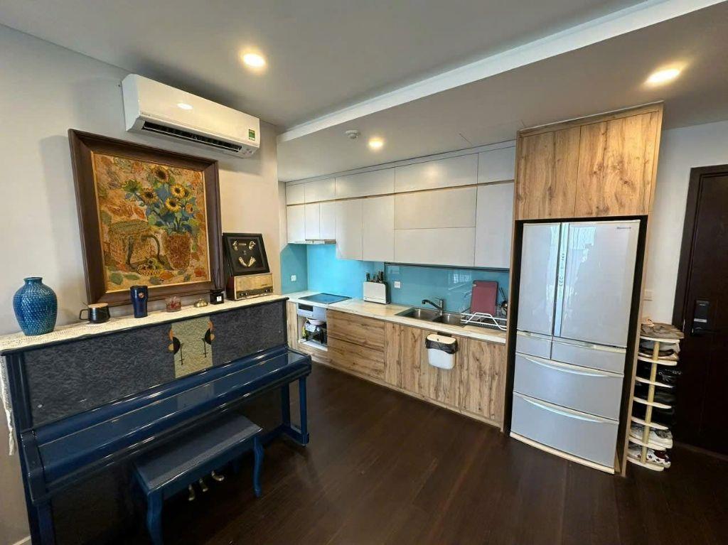 Tìm chủ mới cho căn 2PN Vinhome D' Capitale C6 diện tích 77m2 full đồ, sẵn sổ, 8.7 tỷ 