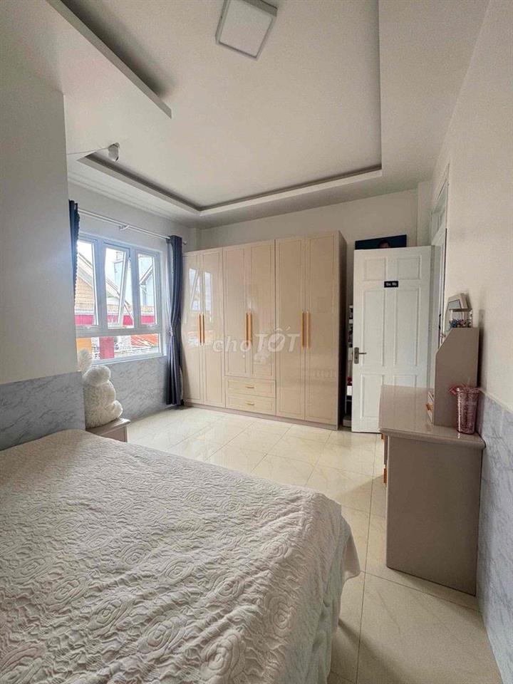 Nhà Phan Đình Giót. Ngay chợ Ngô Quyền