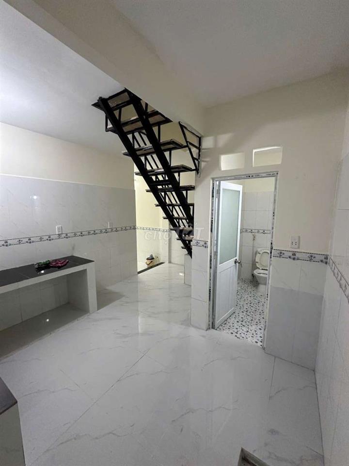 Bán nhà mới ngang 5m HXH mới xây đang cho thuê 7tr/tháng 