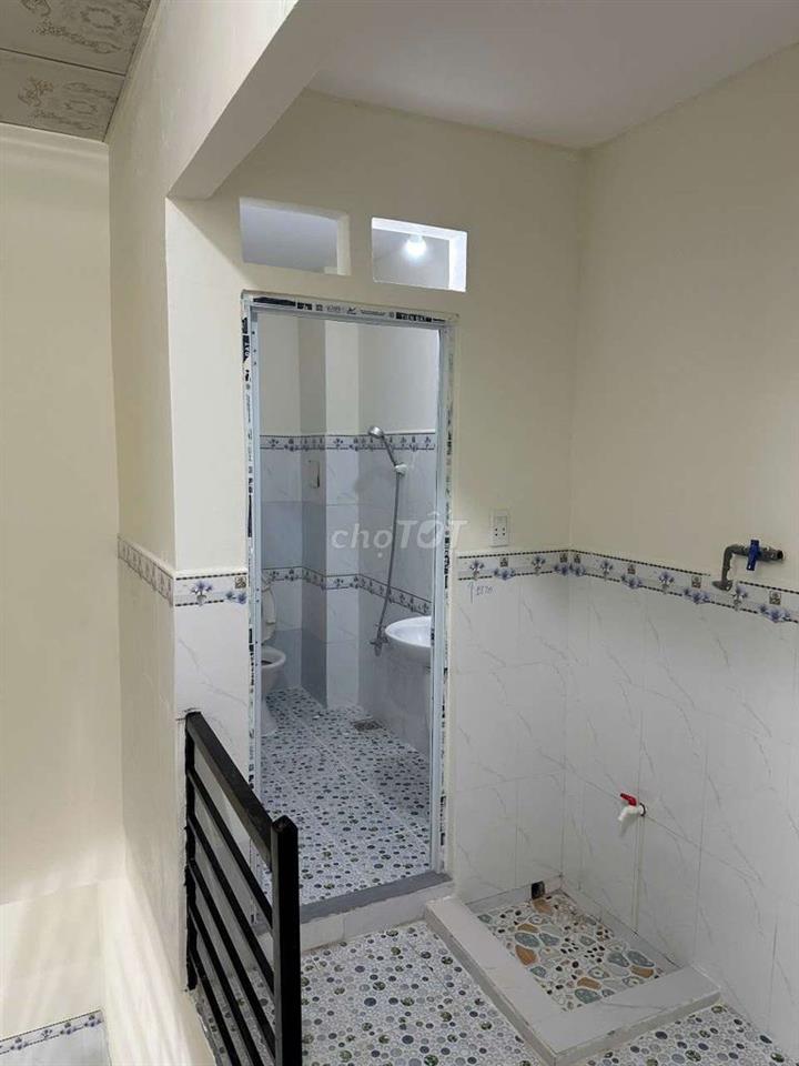Bán nhà mới ngang 5m HXH mới xây đang cho thuê 7tr/tháng 
