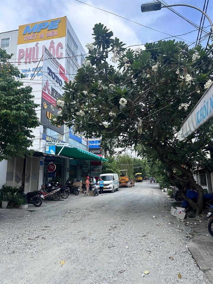Cần bán nhà mặt tiền đường số 39, phường Tân Quy, Quận 7