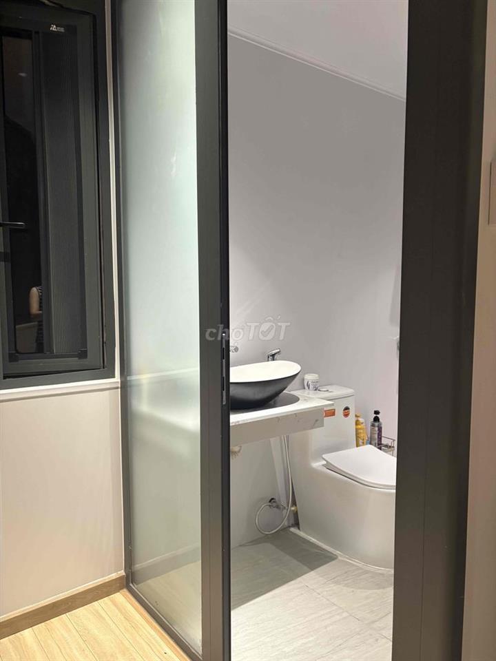 Phòng trong nhà nguyên căn bến xe, 16m2 đủ nội thất, điều hoà