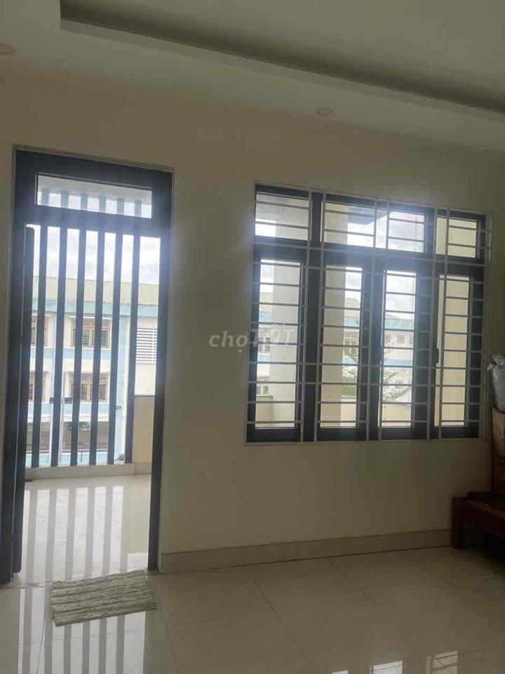 BÁN NHÀ 3 TẦNG ĐẸP 108M² – ĐỐI DIỆN TRƯỜNG HỌC, CÔNG VIÊN – GIÁ 7,9 TỶ