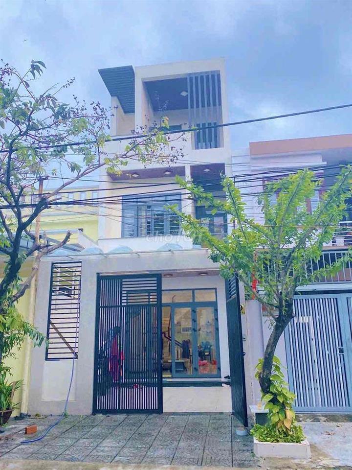 BÁN NHÀ 3 TẦNG ĐẸP 108M² – ĐỐI DIỆN TRƯỜNG HỌC, CÔNG VIÊN – GIÁ 7,9 TỶ