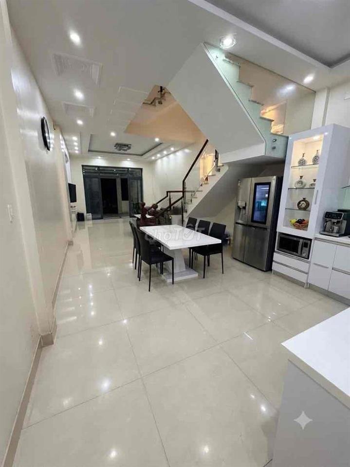 BÁN NHÀ 3 TẦNG ĐẸP 108M² – ĐỐI DIỆN TRƯỜNG HỌC, CÔNG VIÊN – GIÁ 7,9 TỶ