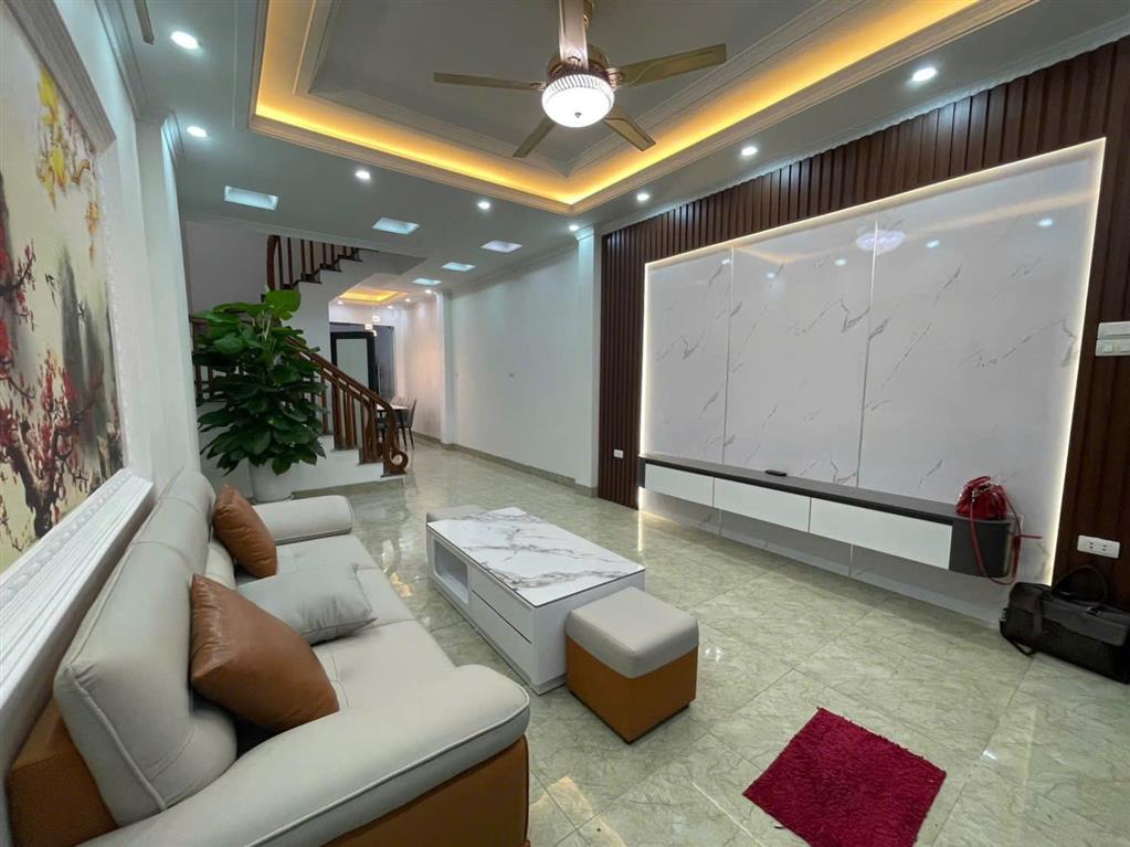 Bán Nhà Hoa Lâm, Việt Hưng Long Biên, 56m2  x 5 tầng, ô tô đỗ cửa, dưới 8,3 tỷ