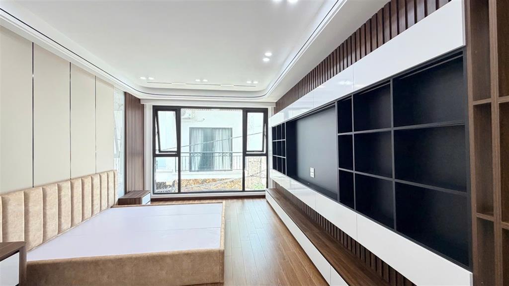 Bán nhà mặt phố Cổ Linh, Long Biên. Thang máy 50m 7T vỉa hè 3m Dưới 13.6 tỷ