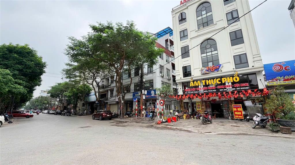 Bán nhà mặt phố Trạm, Long Biên. Dưới 13,2 tỷ. Thang máy 60m2 x 7T. Vỉa hè 3m