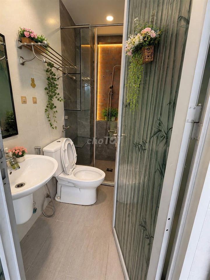 phòng nhỏ giá rẻ - thang máy tolet sịn - giá 3,5 triệu