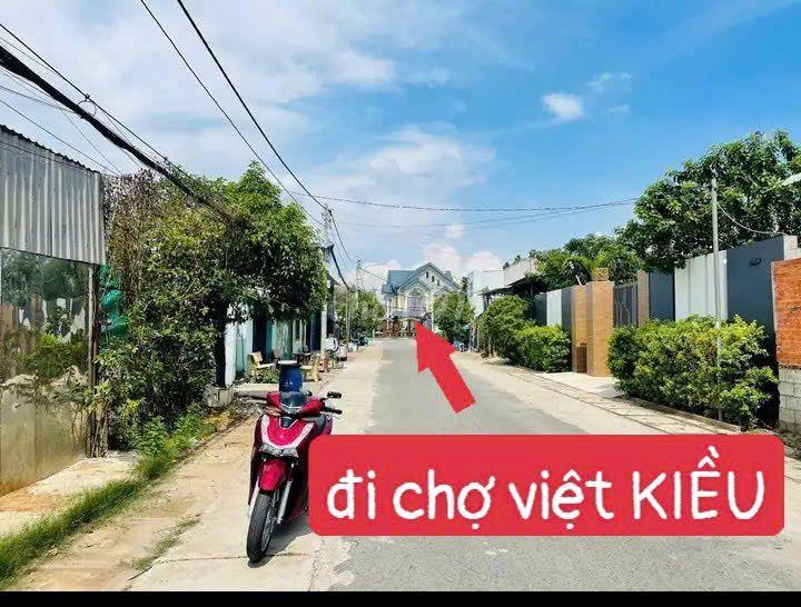 cần bán gấp căn nhà ngay chợ việt kiều 340m2 giá 678 triệu bớt lộc