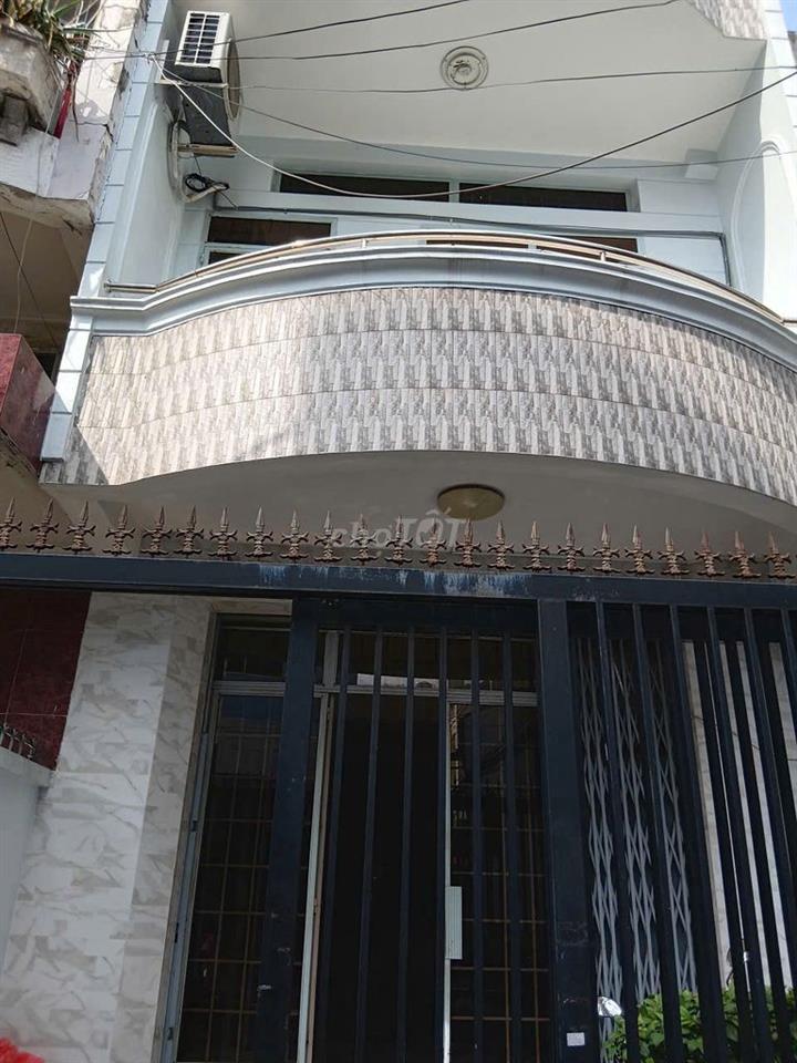 Nhà Hẻm 1 xẹt ở Lạc Long Quân