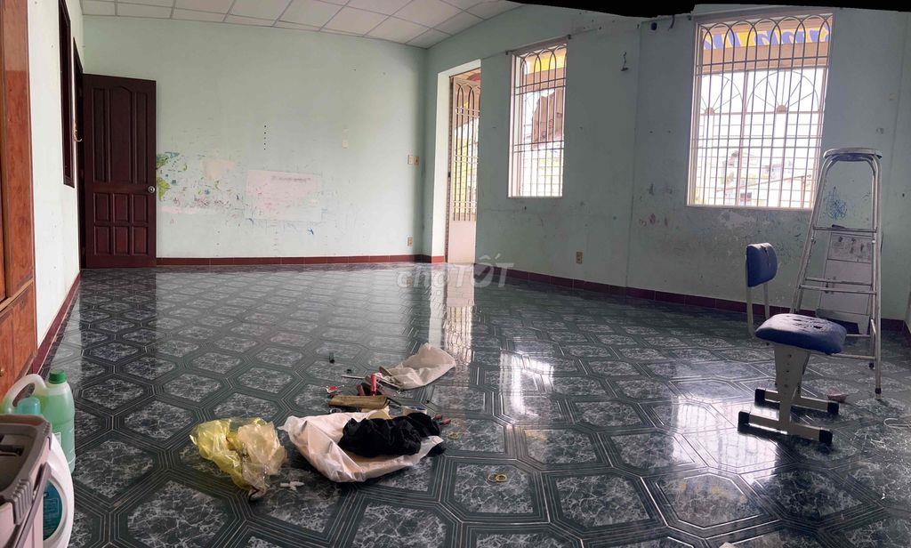 PHÒNG CÓ BAN CÔNG ~ 50m2, THOÁNG MÁT, RỘNG RÃI Q6 - Q11