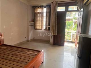 Cho thuê phòng có ban công , WC , máy lạnh