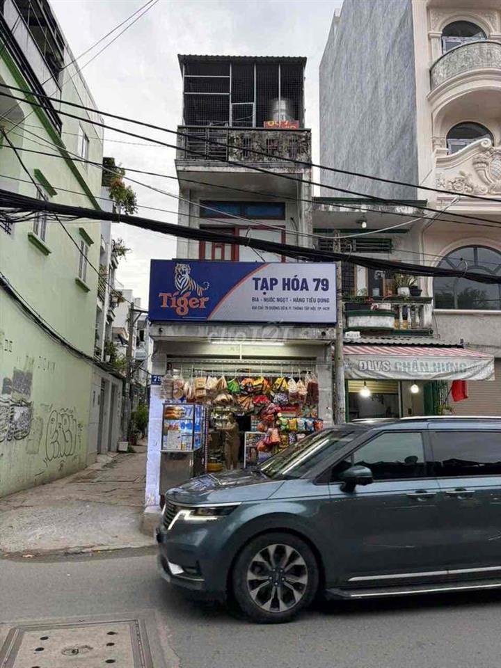 cần bán nhà Mặt tiền đường, đông đúc dân cư, buôn bán nhiều, gần chợ.