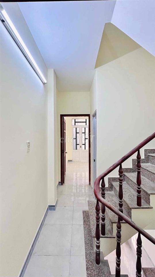 Cho thuê nhà Q.12 1 trệt 2 lầu 4 phòng ngủ