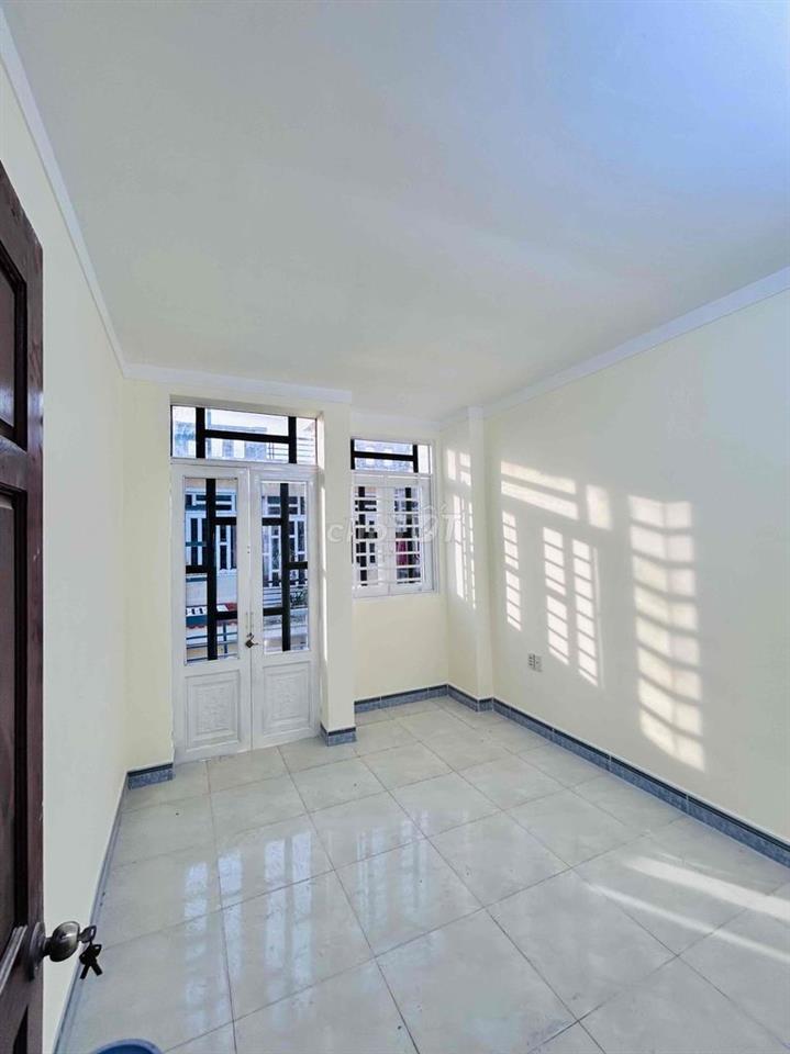 Cho thuê nhà Q.12 1 trệt 2 lầu 4 phòng ngủ