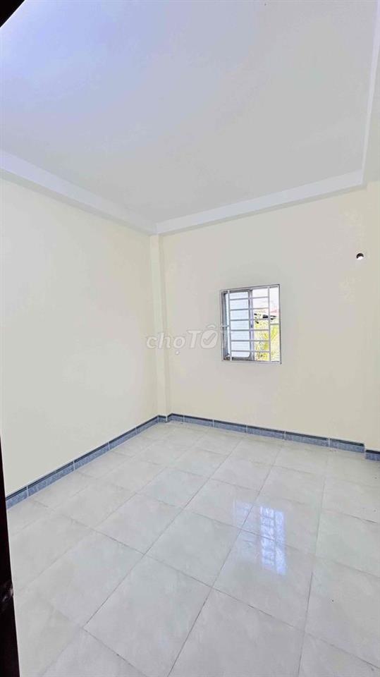 Cho thuê nhà Q.12 1 trệt 2 lầu 4 phòng ngủ
