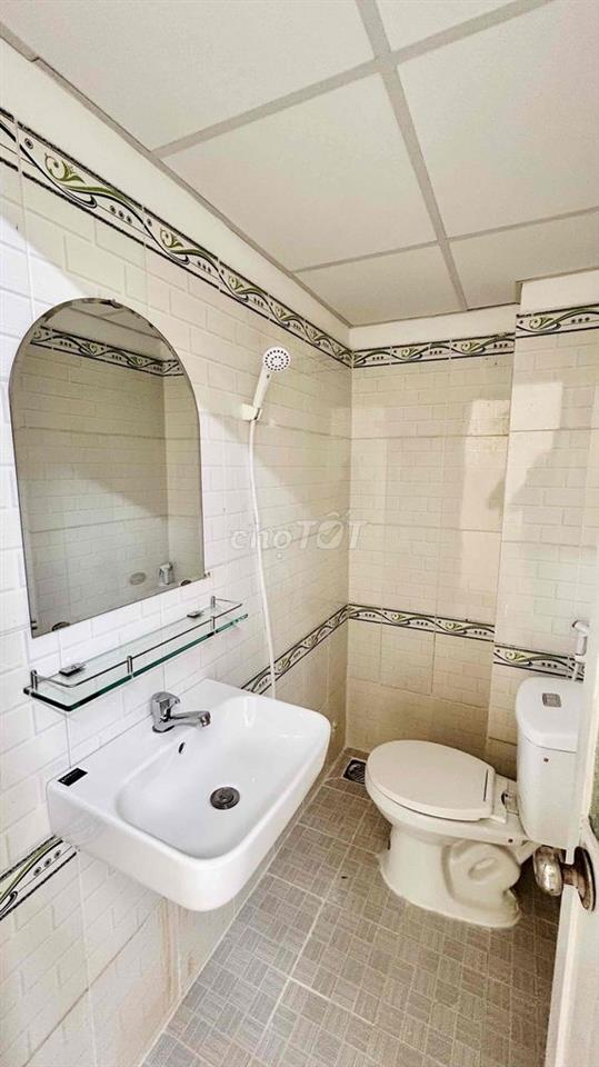 Cho thuê nhà Q.12 1 trệt 2 lầu 4 phòng ngủ