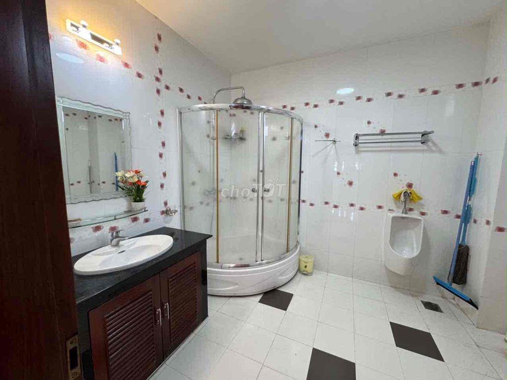 phòng 70m2 lý phục man, 2 phòng ngủ